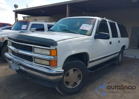 1997 Chevrolet Suburban 1500 из США, поврежденный, VIN 3GNFK16R2VG141730